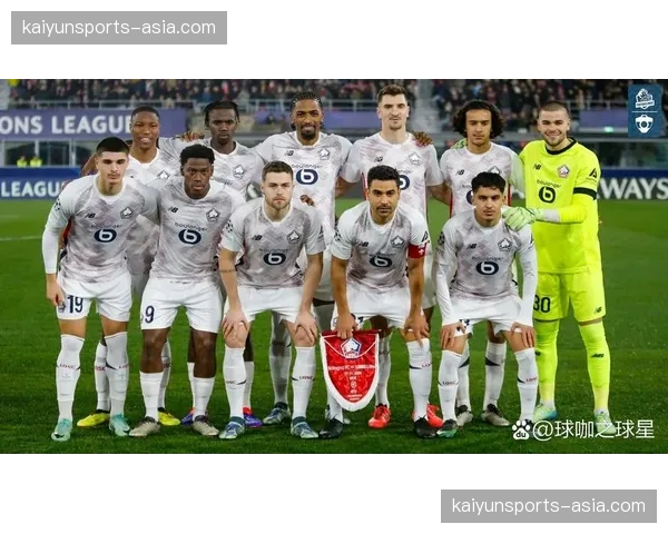 为迎接新赛季,里尔俱乐部开始对皮埃尔-莫鲁瓦球场看台进行翻新 为迎接新赛季,里尔俱乐部开始对皮埃尔-莫鲁瓦球场看台进行翻新