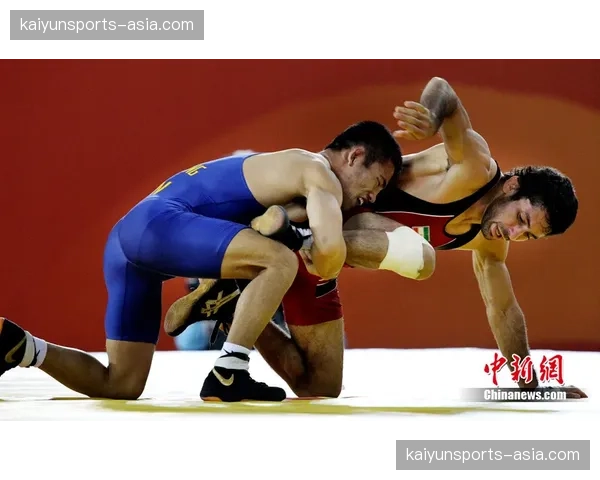 突发：埃及选手埃尔巴赫在试举中肘部受伤，被担架抬离赛场